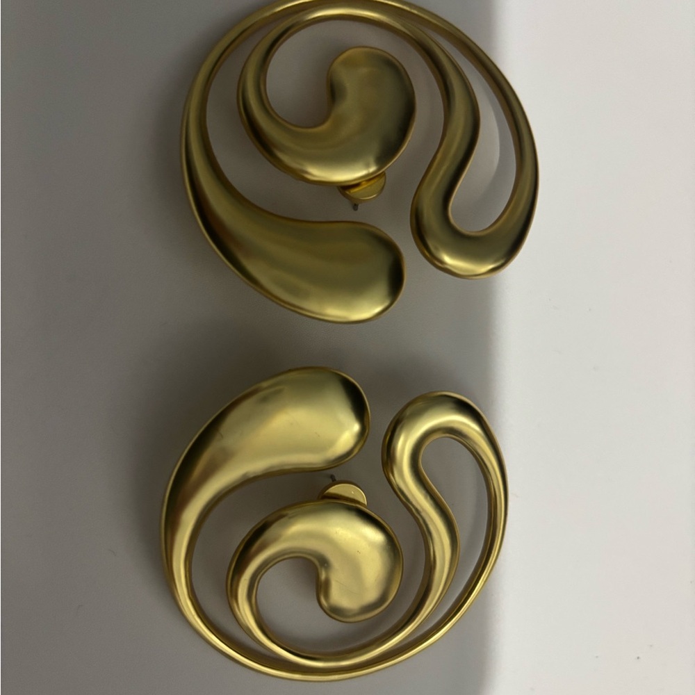 Khoi Gold Swirl Clip-On Earrings